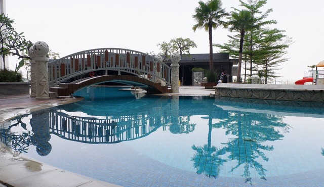 Close to Pool Studio Apartment Sky Terrace at Daan Mogot Baru