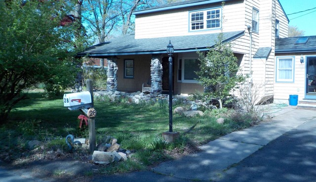 Close to Princeton,Rutgers, WiFi,No Clean Fee 1-3 guests ,Free laundry in house.