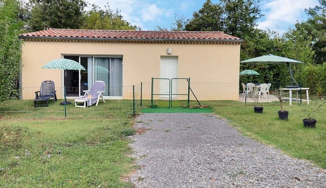 Close to river! Cosy house with garden. PRM-accessible. Pets allowed