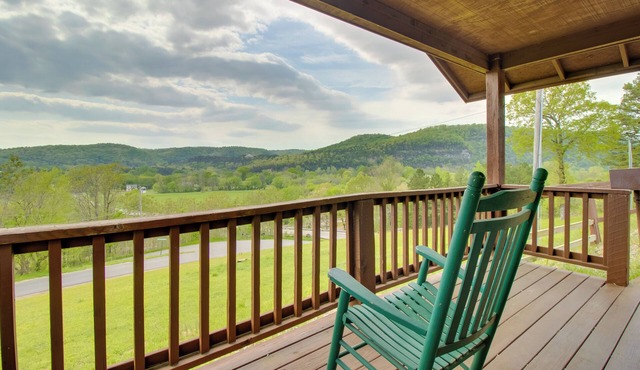 Close to River & Hiking: Cabin in Mountain View