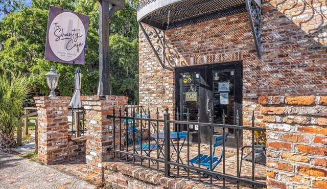 Close to River, In downtown, coffee shop on lower level of building, close to food walking distance