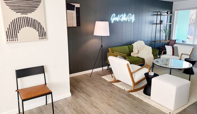 Close to River, Uptown, and Hospital!