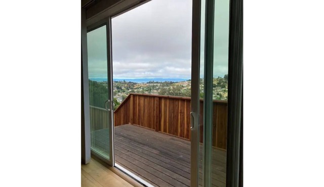 Close to San Francisco, Quiet family home with views!