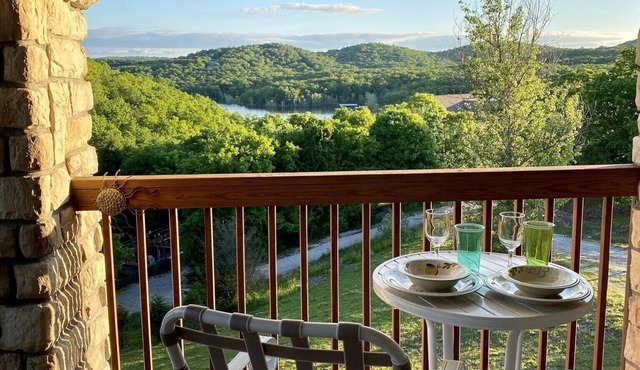 Close to SDC! Gorgeous Lake View Condo! Lake access! Dog ok and kid friendly