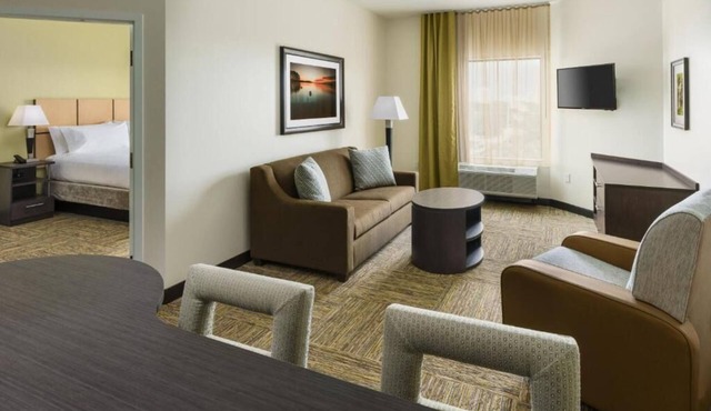 Close to SeaWorld Orlando and Disney’s Boardwalk! Parking, Pets Allowed!