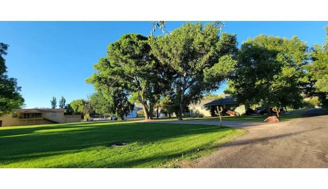 Close to Sedona cozy 2 Queen beds, free WiFi Suite