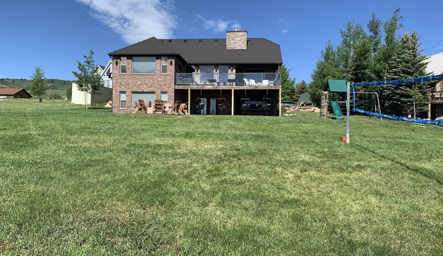 Close to Shakes with Amazing Views of the Lake!