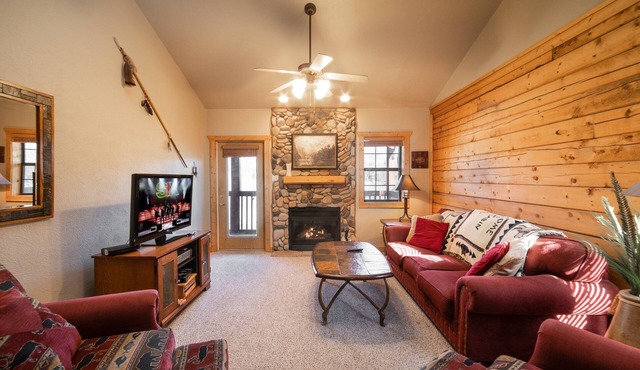 Close to Shows, Shopping & Dining - Cabin in the Heart of Branson