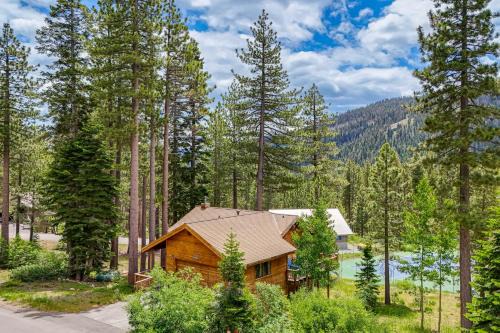 Close to Ski Slopes: Tahoe Ski Chalet w/Fireplace