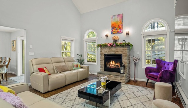 close to skii ,hot tub, outdoor swimming pool, game room, nature, next to Creek