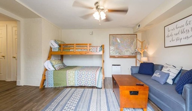Close to Skyliine Drive Wintergreen Cozy and Private