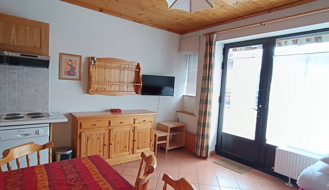 Close to slopes! Apartment for 6 with parking, pets allowed