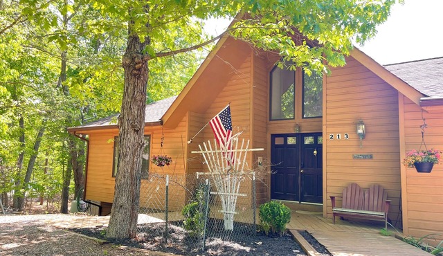 Close to SML's favorite spots! Family friendly home with gorgeous views!