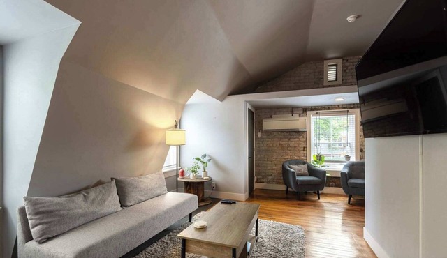 Close to Stadiums, Downtown Cincy, & more, 1BR Apt