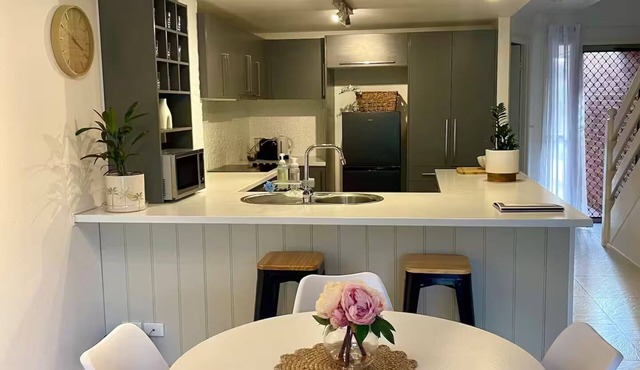 Close to Surfers Paradise - Long stays. Comfortable, modern townhouse