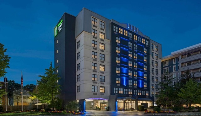 Close to TD Garden | Free Breakfast & Wi-Fi