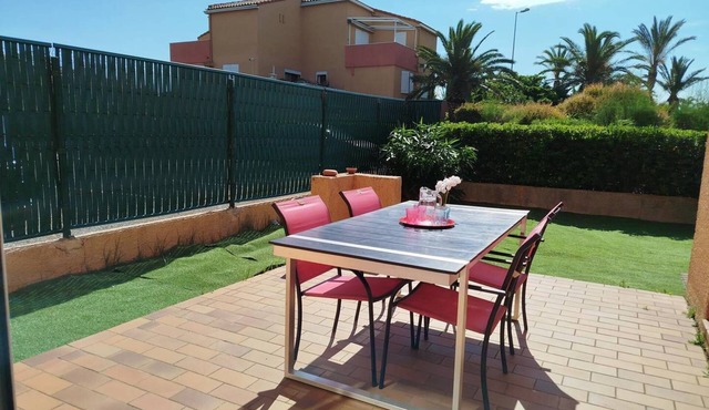 Close to the beach and shops, this two-bedroom ground floor flat with private garden-4NMA7