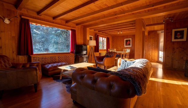 Close to the arrival of the slopes, 750m from the Barboleuse train station.