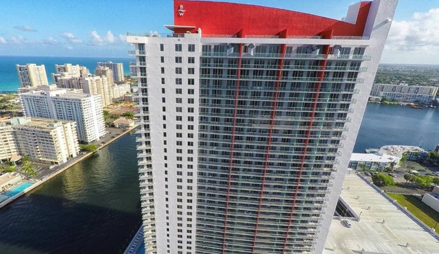 Close to the Beach! Family-sized condo with Amazing View