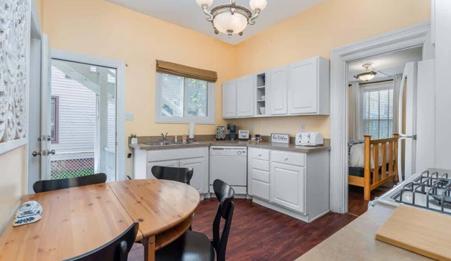 Close to the beach, 2 Bedroom, Pet Friendly