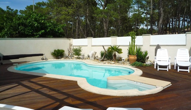 Close to the beach, central and comfortable house with a nice pool