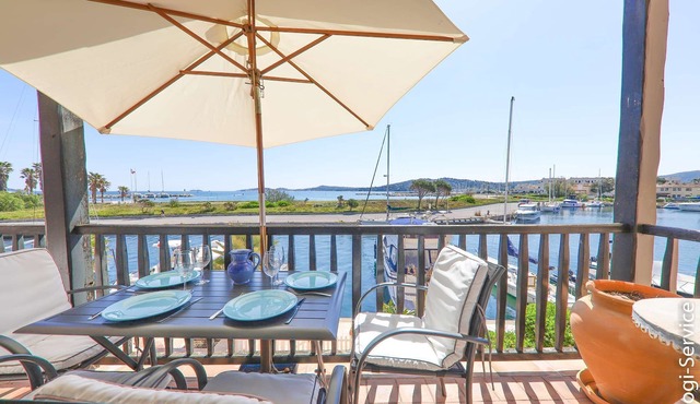 Close to the beach flat for 4 persons et sea view