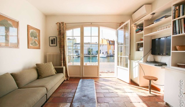 Close to the beach 2 houses 11 persons et mooring