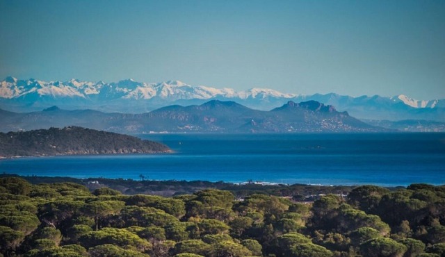 close to the beaches of Escalet. style, architecture, comfort and luxe