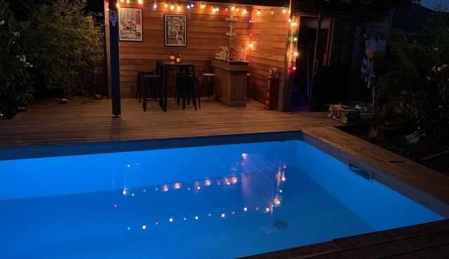 Close to the beaches of the basin, comfortable villa. Private swimming pool