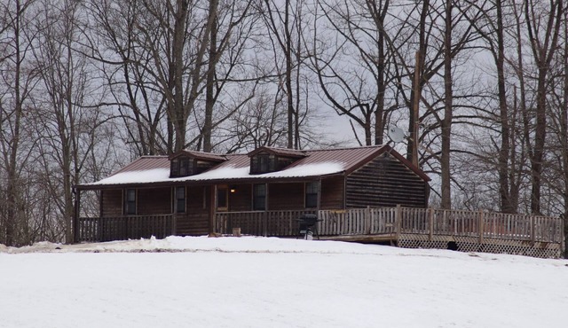 Close To The Caves; HOT TUB! WiFi; Deck, Grill, Fire Pit, Pet Friendly, 5+ Acres