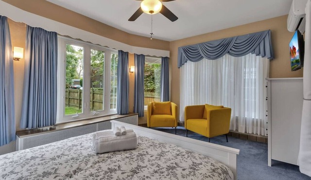 *Close to the Falls*Big Historic Home*A/C*Parking*