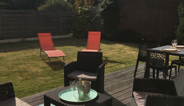 Close to the sea for 2 to 8 people