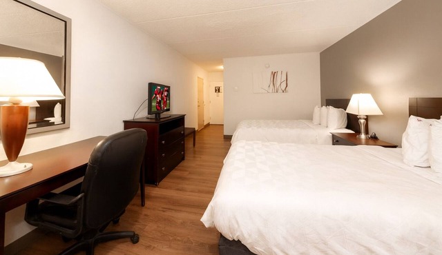 Close To The Heart of Staten Island! Free Parking and Pet-friendly Property!