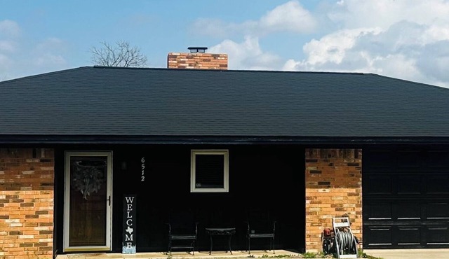 Close to the med centers, ball fields, shopping & the lake! Perfect for all!
