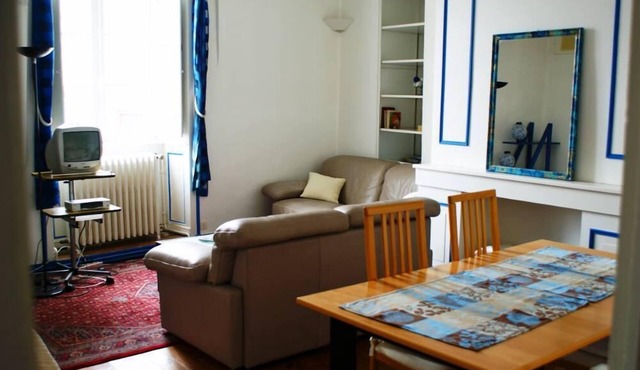 Close to the port, apartment intramural 4 people, 80 sqm
