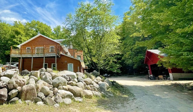 Close to Torch Lake. Event and Sports Barn. Great golf nearby. Sleeps 13+. Bunks