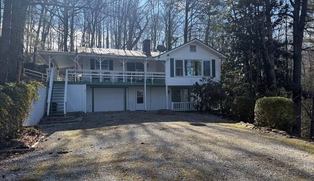 Close to town, 3-bedroom spacious home with AC in charming Franklin