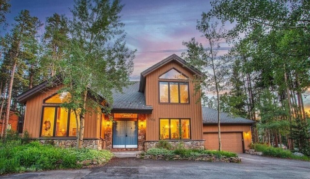 Close to town, 4 bd, Pet Friendly, Hot Tub