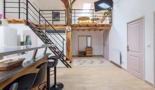 Close to town center, 11 minutes from Center Parc. Mezzanine and children's play area.