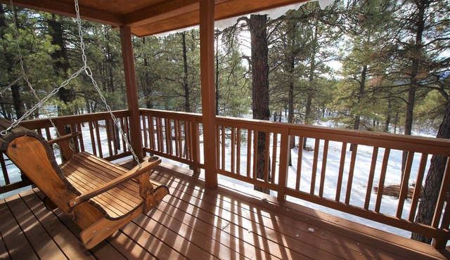 Close to Town, Secluded Feeling. Hike, Fish, Hot Tub!