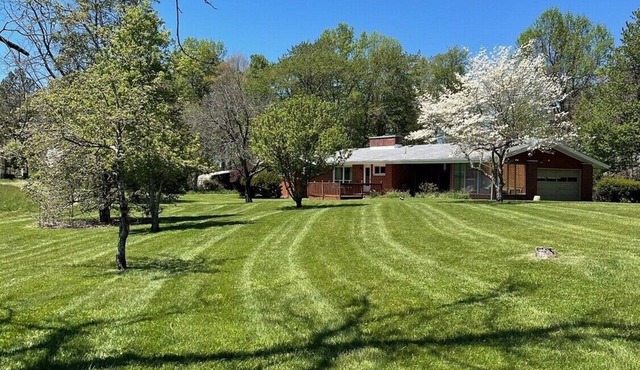 Close to town, the college and a beautiful serene surrounding