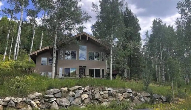 Close to town cabin w/Hot Tub in Steamboat Springs