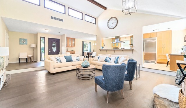 Close to Trilith & Airport! Fenced yard! Walk to shops!