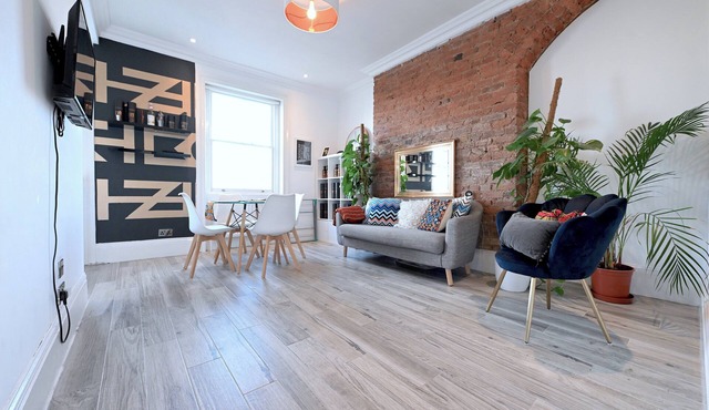 Close to Tube - Free Parking - Pet Friendly