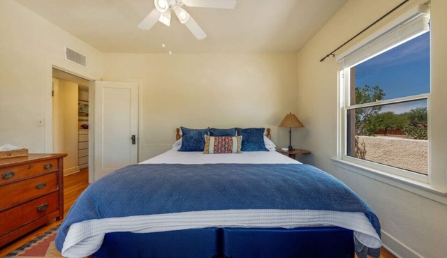 Close to U of A/Sam Hughes/1 BR 1 BA/Patio