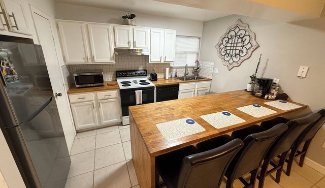 Close to UF Condo 2 Beds 1 Bath with parking in Gainesville, FL
