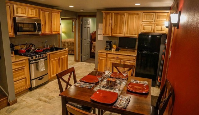 Close to UM & Downtown. Refurbished 1350 sq ft w/Gym, Laundry, Kitchen, Patio.
