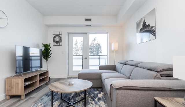 Close to UM+Lavish 1 Bdr+Free Parking (105 30 UC)