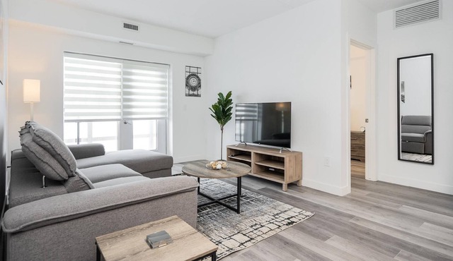 Close to UM + South Winnipeg + Bright 2 Bdr +Free Parking (103-30 UC)