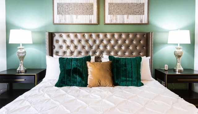 Close to Uptown|Fast WiFi|King Bed|Walkable